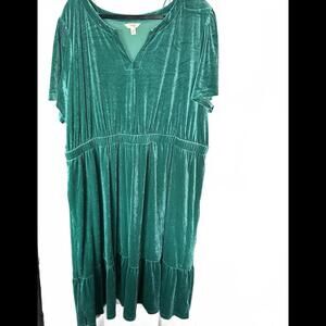 Chic Velvet Green Dress - Flowy & Stylish